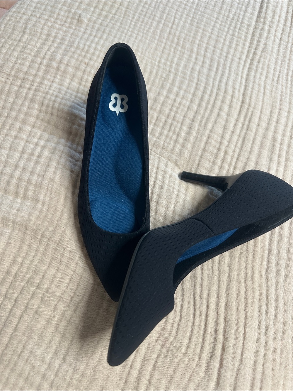Betabrand Black Pointed-Toe Pumps with Blue Insole